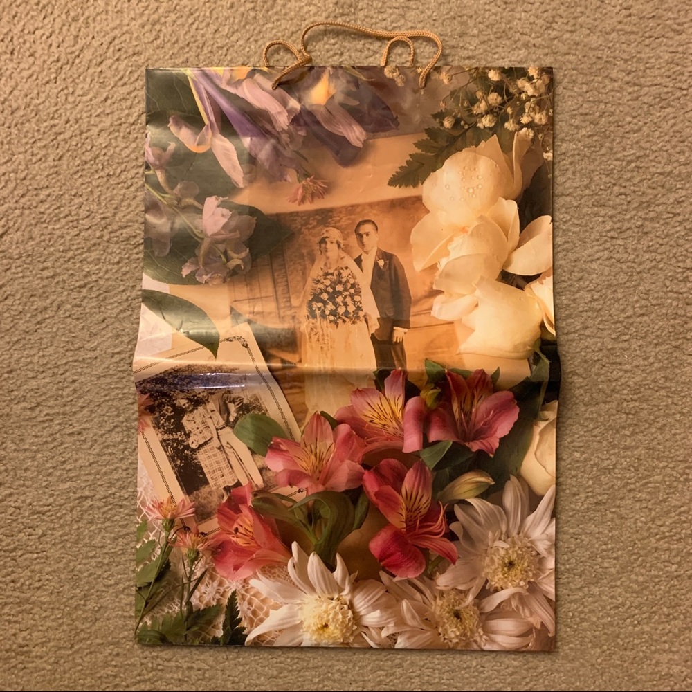 Free item: large gift bag
